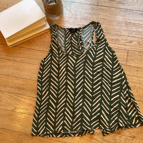 Jack by BB Dakota Split Back Chevron Tank - Picture 2 of 10